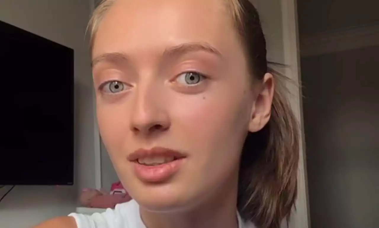 «Қызым бар екенін ескеруді сұраймын»: қазақтарға тіл тигізген қарағандылық ару сотта жылап кешірім сұрады