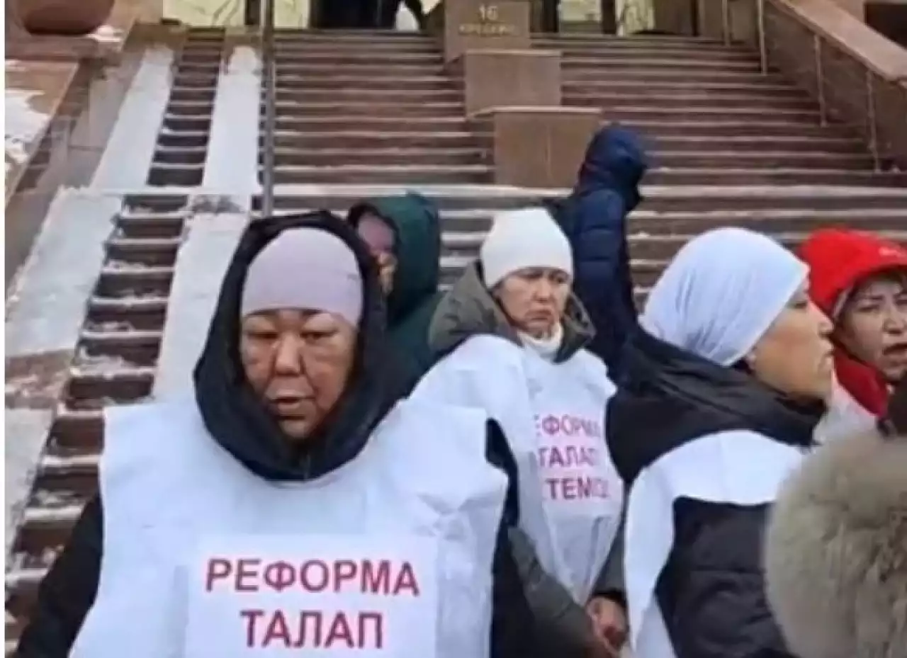 Астанада ұлдары әскерде жүріп қаза тапқан ата-аналар митингке шықты