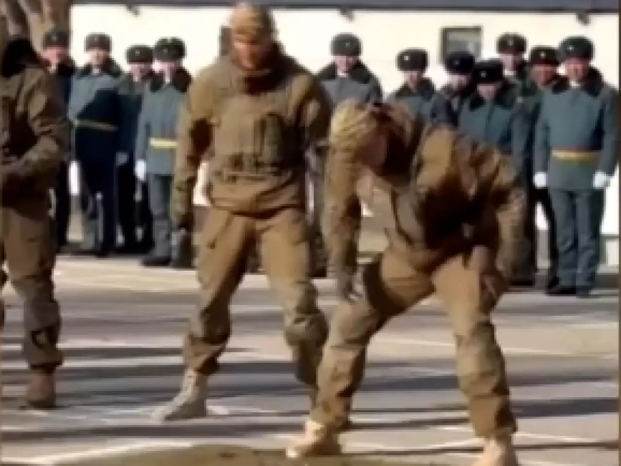 Жамбыл облысында салтанатты шарада басына бөтелке жарған әскери қызметкер бір көзінен айырылды