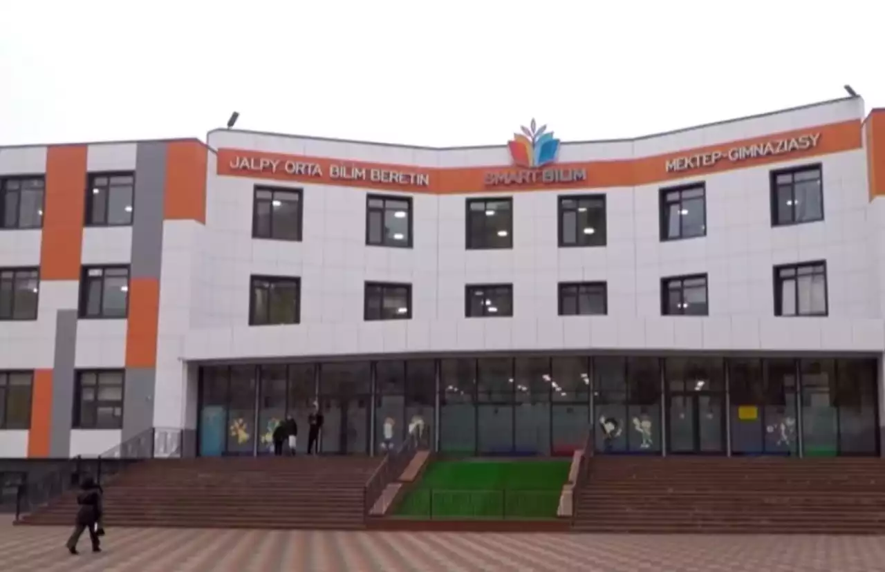 "Тамыз айынан бері ақша жоқ": Ақтөбеде екі жекеменшік мектептің мұғалімдері жалақыларын ала алмай жүр