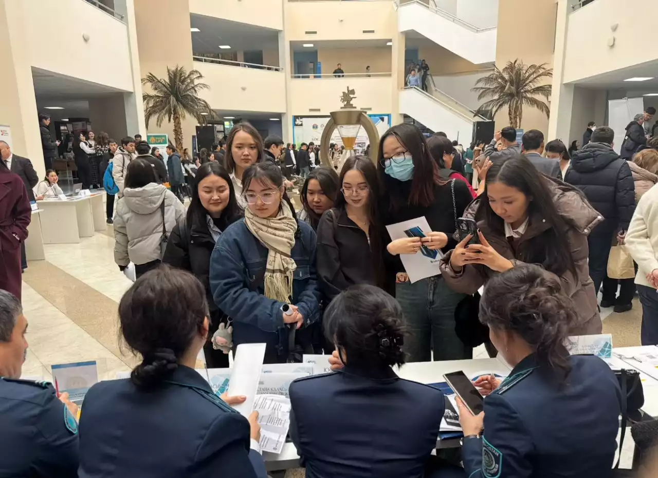 Астанада жастарға арналған бос жұмыс орындар жәрмеңкесі өтті (Фото)