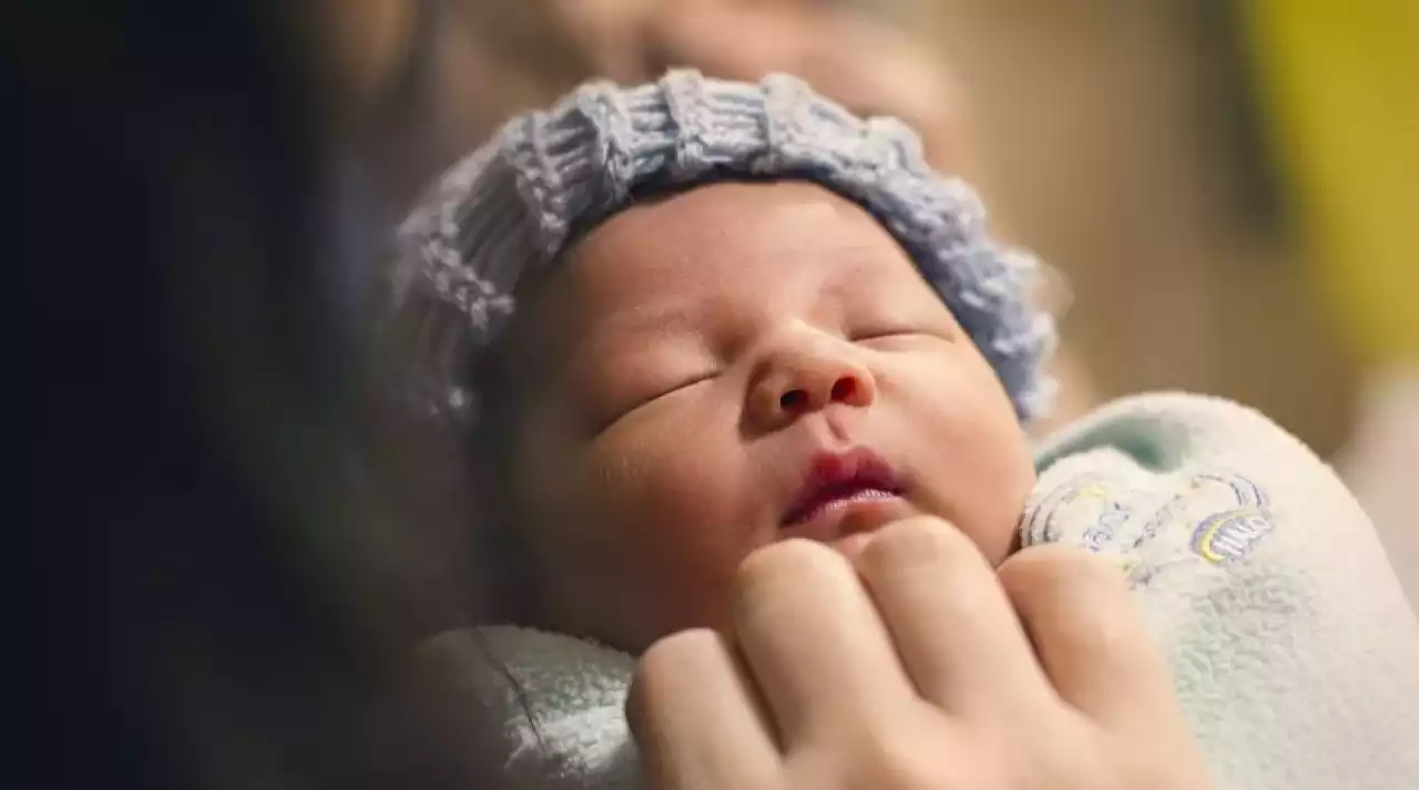 Алматы әуежайында Қазақстаннан бала әкетпек болған қытайлықтар ұсталды