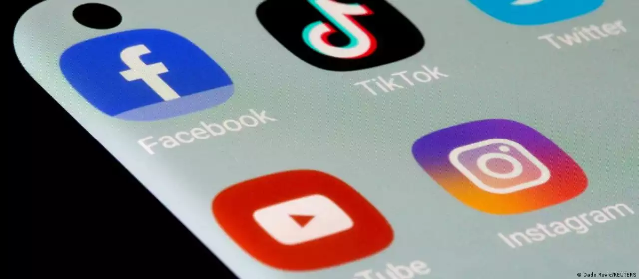 Елімізде 16 жасқа толмаған балаларға әлеуметтік желілерге тіркелуге тыйым салынбақ