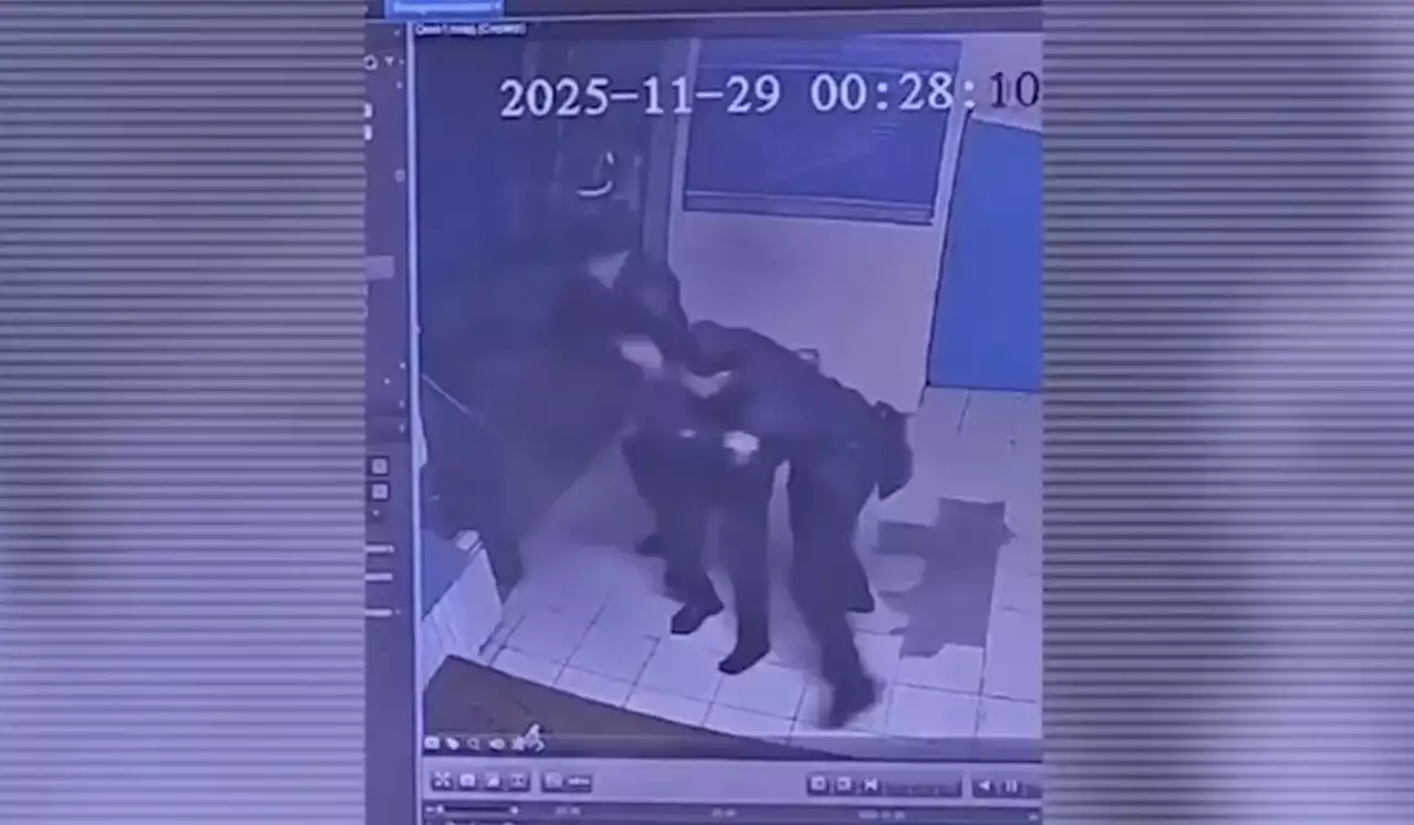 Алматыда ер адам өз-өзін пышақтамақ болды