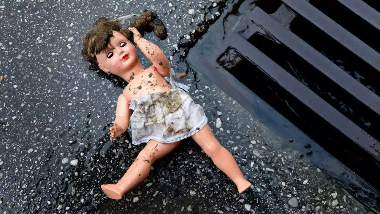 «Баланы алдап, дүкенге апарған»: БҚО-да 5 жасар қызды зорлаған ер адамға қатысты сот үкімі шықты