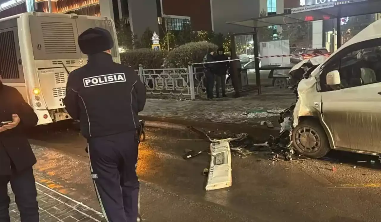 Астанада екі автобус соқтығысты: біреуінің жүргізушісі қаза тапты