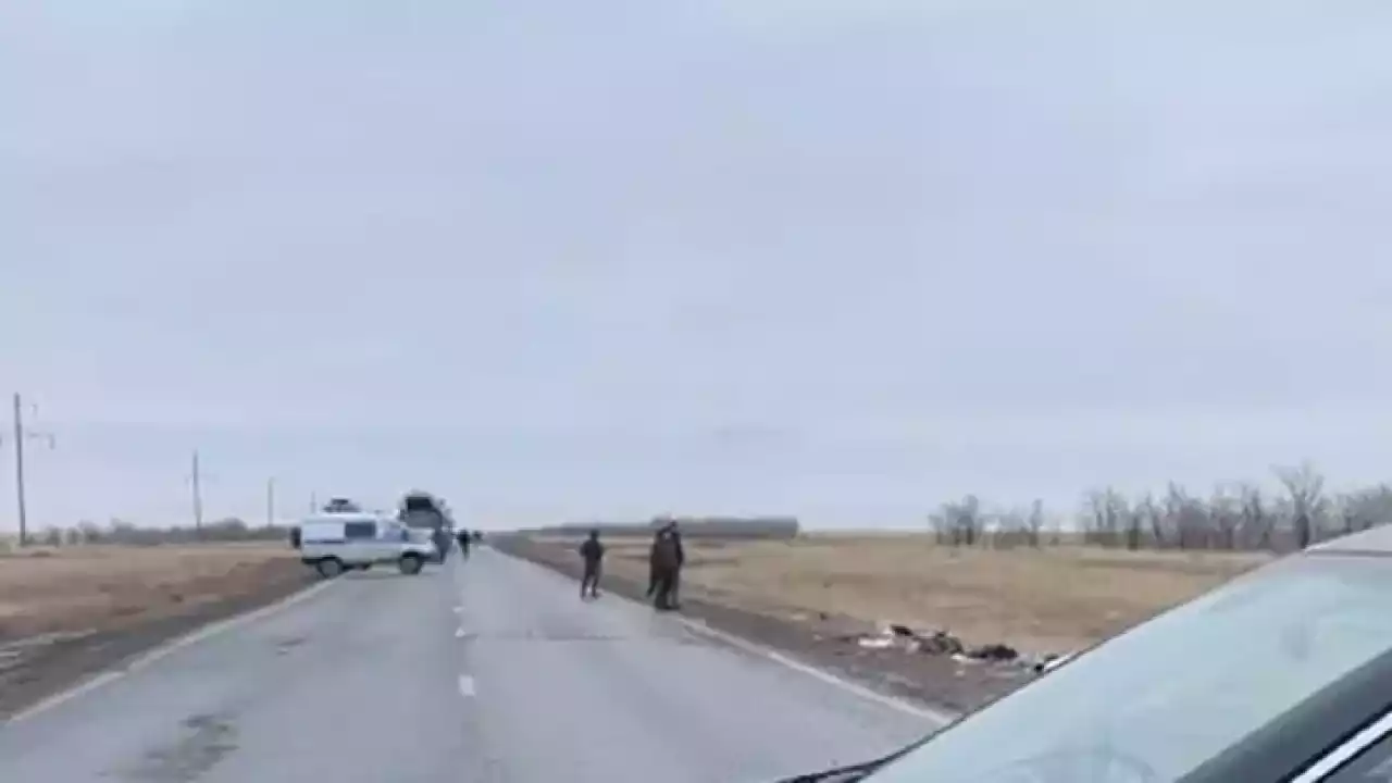 Ақтөбе облысында автобус аударылып кетті: бес адам қаза тапты