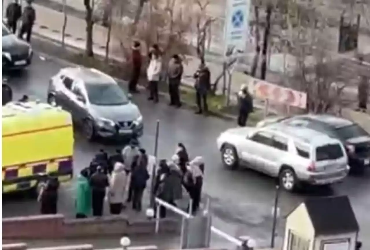 «Жарылғыш зат қойылған»: Алматыда Mega сауда орталығына келушілер мен қызметкерлер эвакуацияланды
