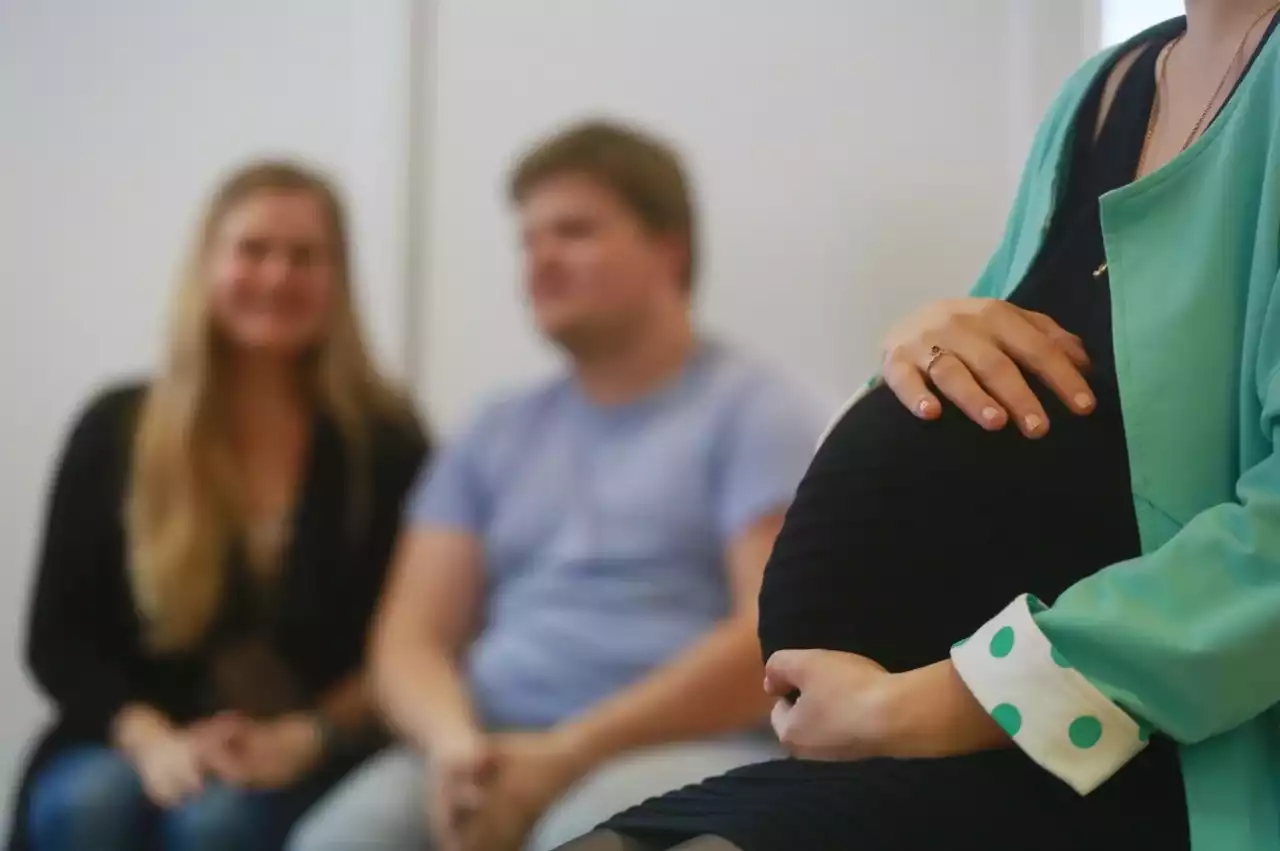 «Балаларды "тауарға" айналдыру»: депутат қазақстандық әйелдердің шетелдіктерге суррогат ана болуға тыйым салуды ұсынды