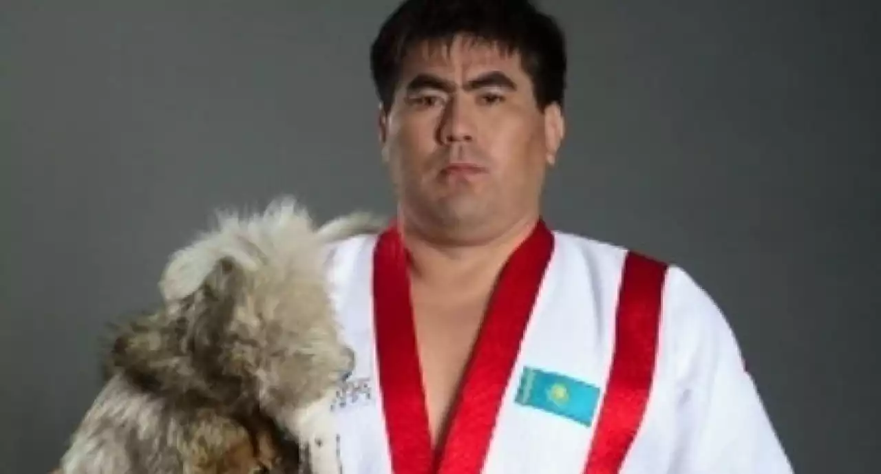 «Чемпион болсам, төрде отырамын деп ойлайды»: Бейбіт Ыстыбаев спорттағы өкінішін айтты