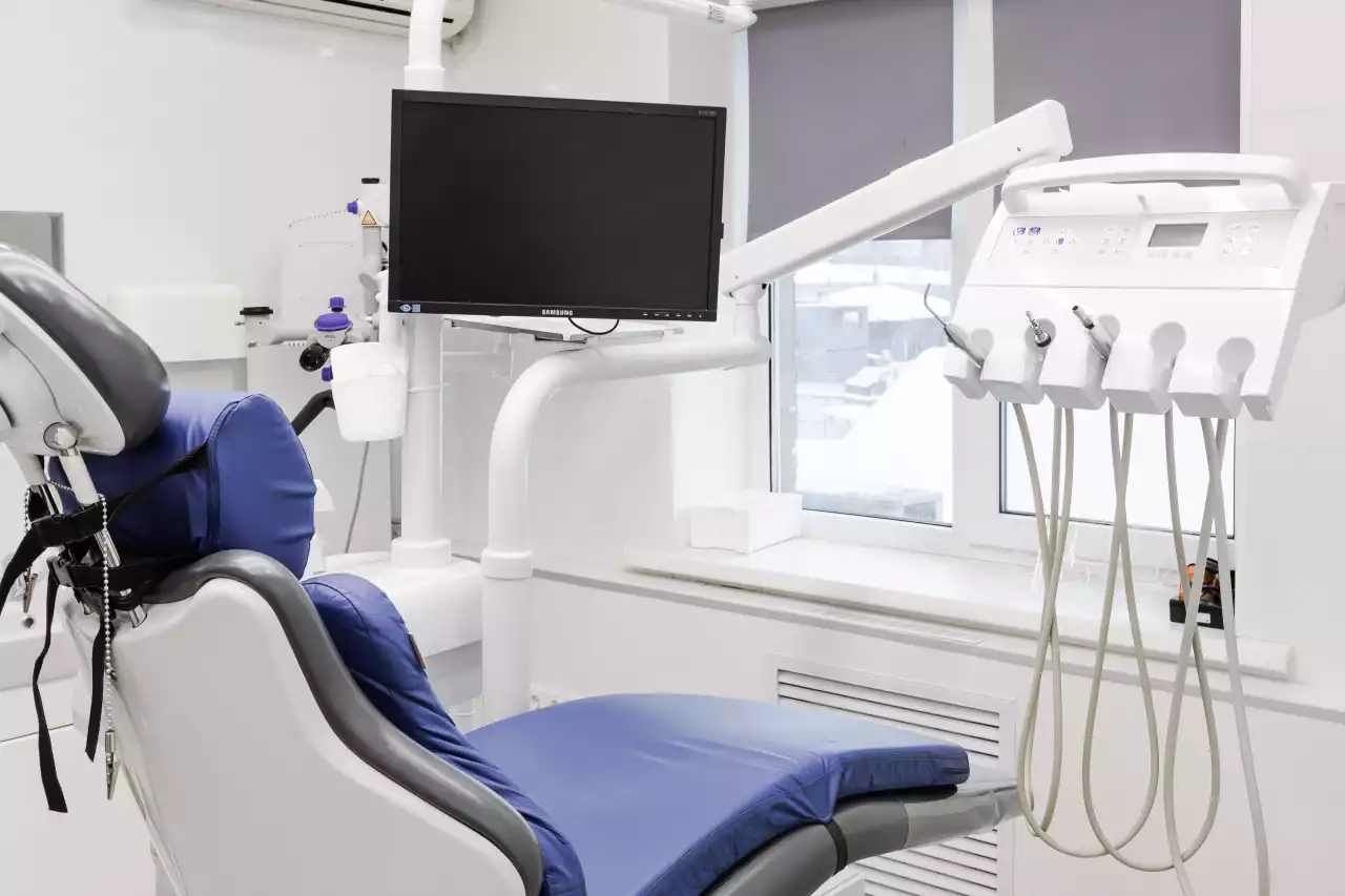 Астанада тіс емдеуге барған үш жасар қыз көз жұмды: сотта анестезиолог кінәсін мойындамады