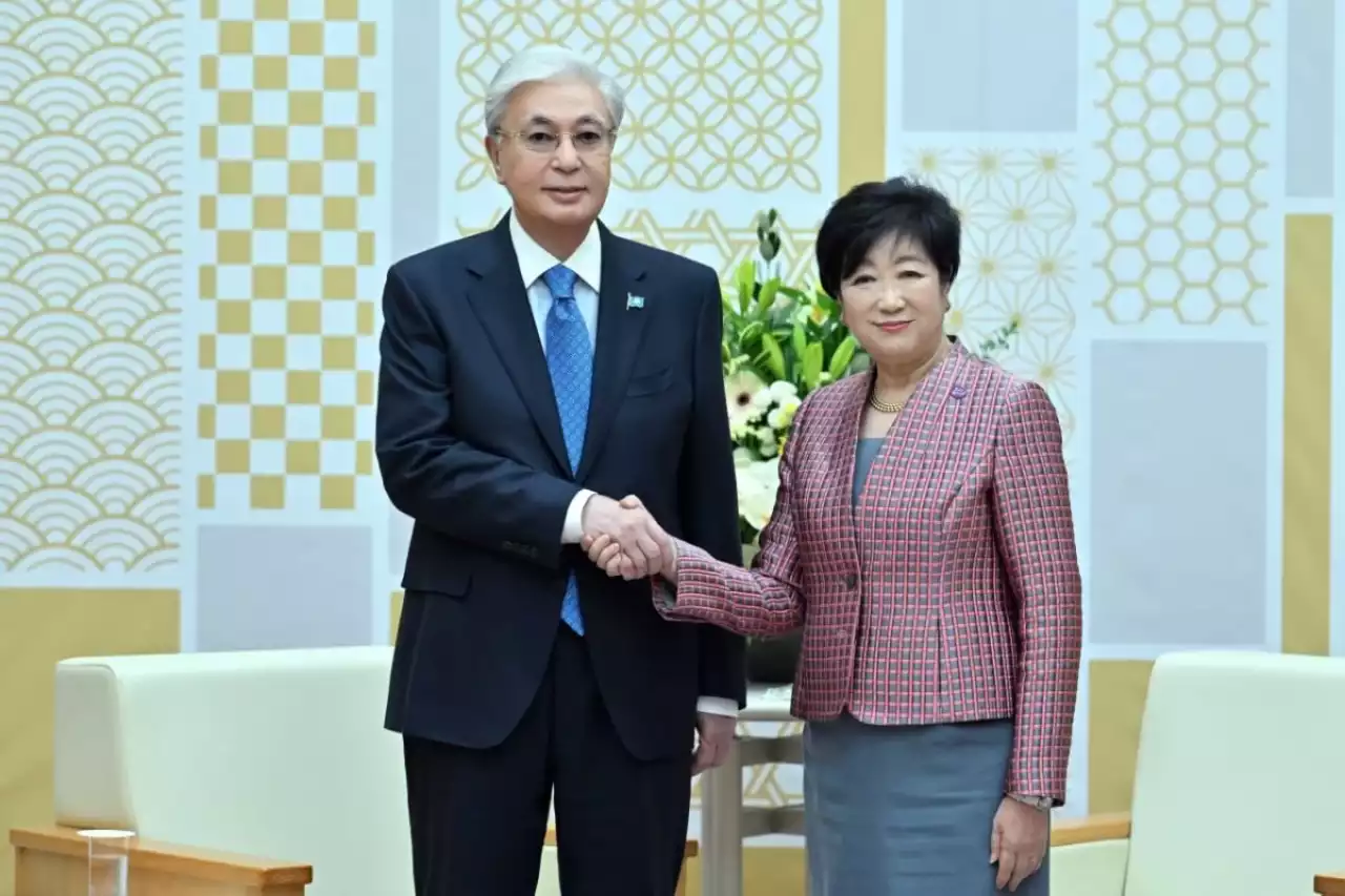 «Қош келдіңі»: Тоқаевты Токио губернаторы қазақ тілінде қарсы алды