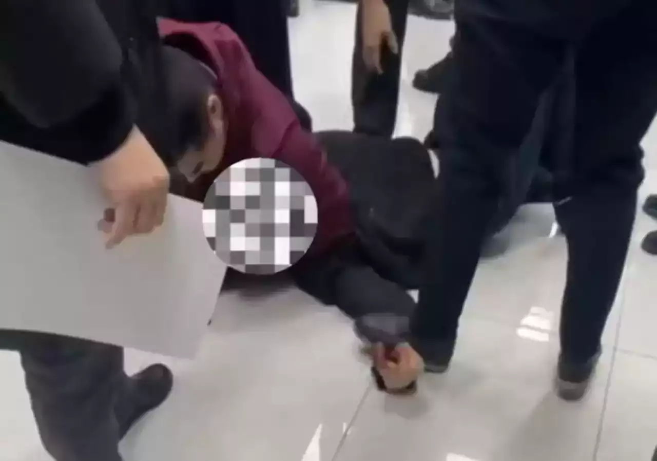 Алматыда студент дәретханада оқытушысына пышақпен шабуыл жасады