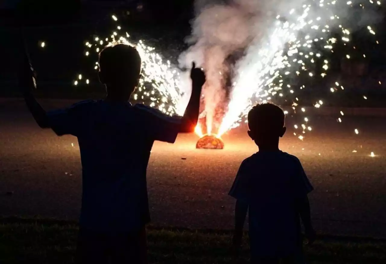 Түркістан облысында екі жасөспірім отшашудан жарақат алды