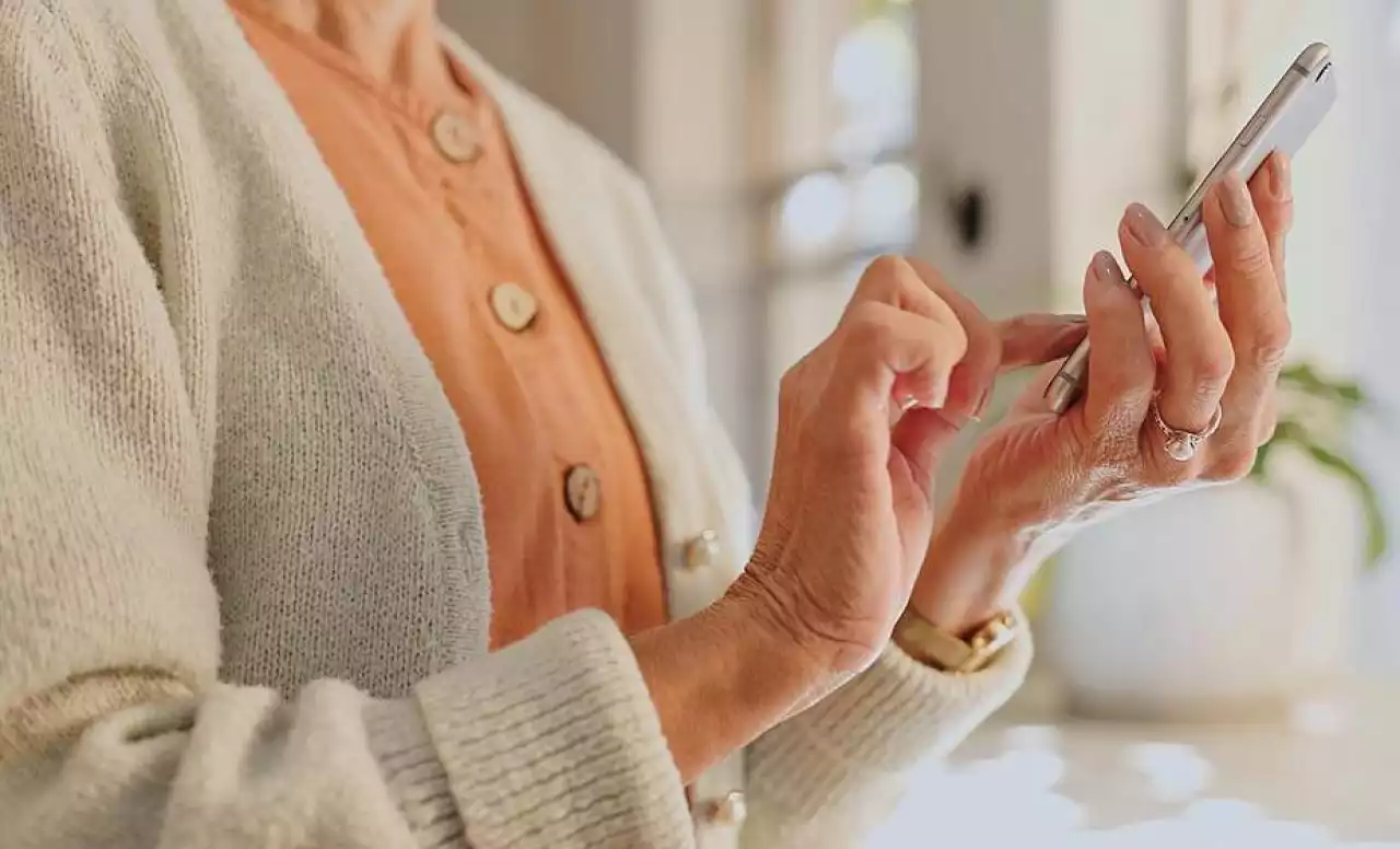 Ауылдастарының чатында дәрігерді дәлелсіз айыптап,сөккен зейнеткерге сот 500 мың теңгеге жуық айыппұл салды