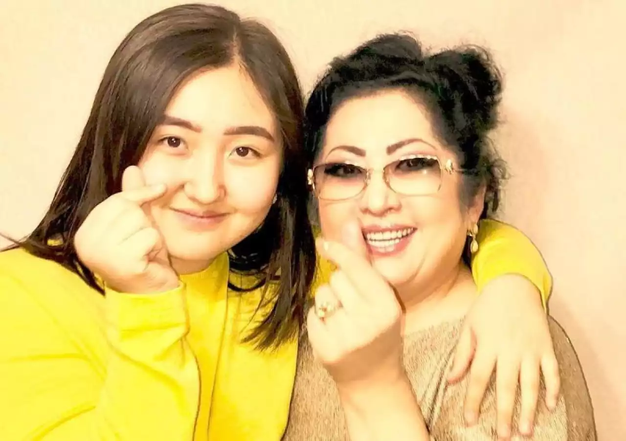 «Менің балаларымның әжесі болып жүре бер»: Мақпал Жүнісова қызы анасын туған күнімен құттықтады