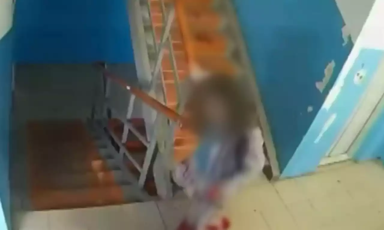 Екібастұзда күйеуін көрші келіншекпен ұстап алған әйел оны пышақтап тастады