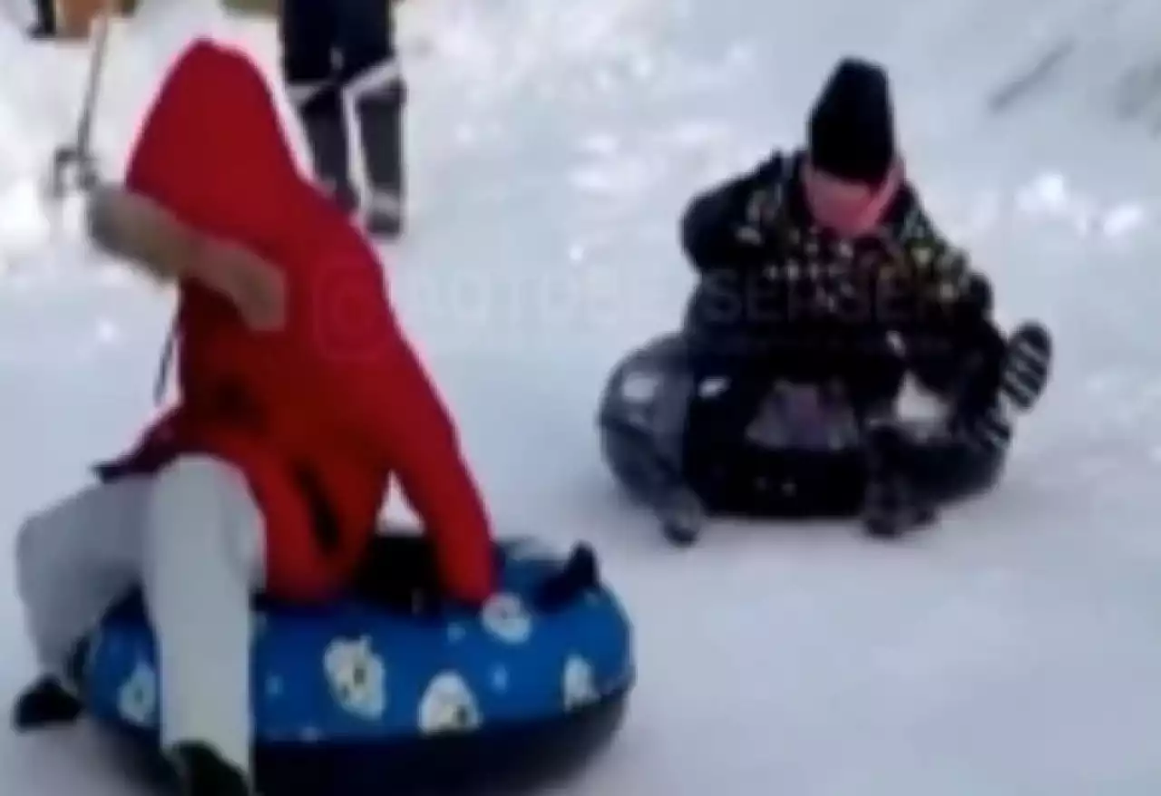 Ақтөбеде 8 жасар қыз сырғанақта бұғанасын сындырып алды: ата-анасы демалыс базасын айыптап отыр