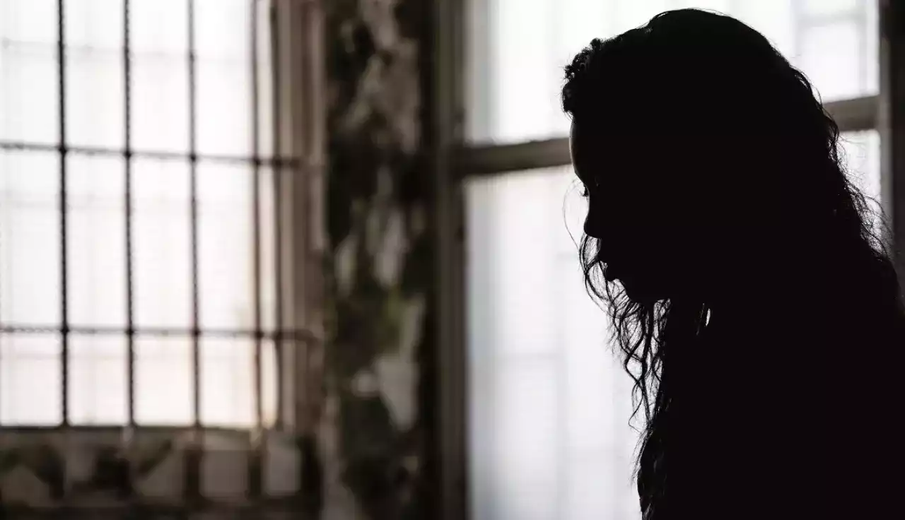 «Кезек-кезек зорлады»: семейлік бойжеткен өзін бірнеше жігіт зорлағанын айтып, көпшіліктен көмек сұрады