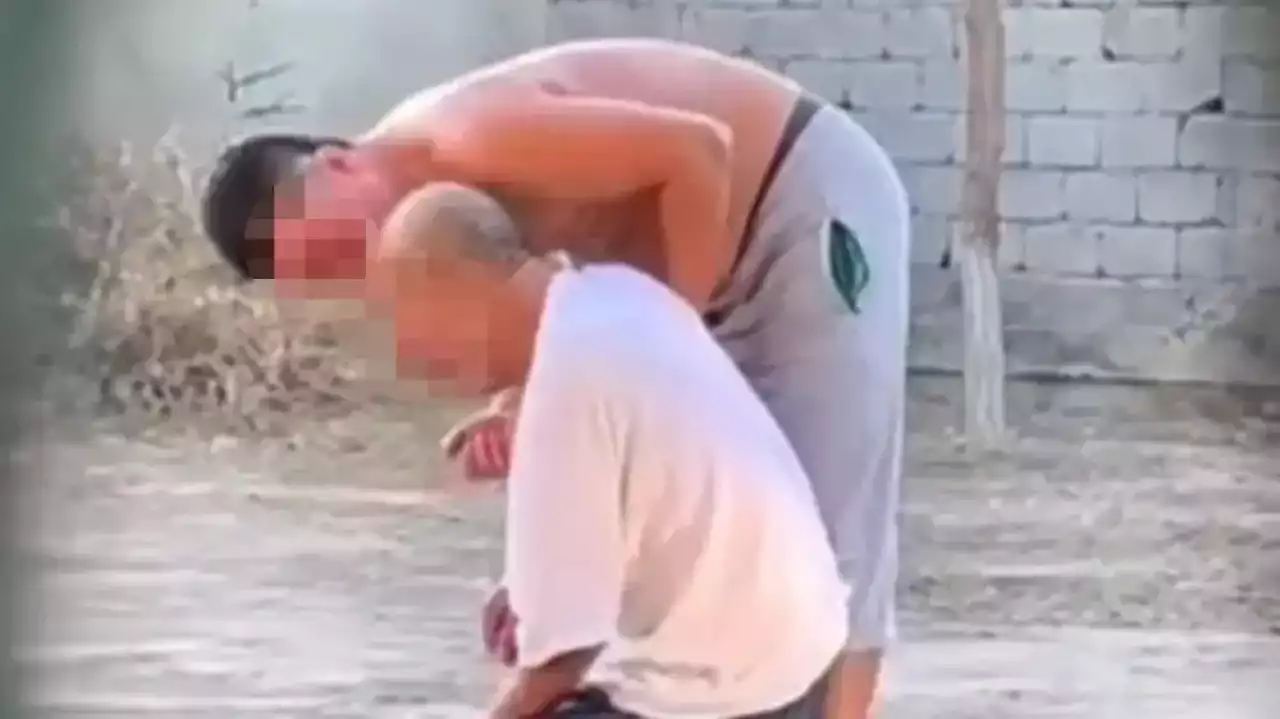 «Өмір бойы өкініп өтемін»: Түркістан облысында қарт әкесін ұрып-соққан ер адам кешірім сұрады