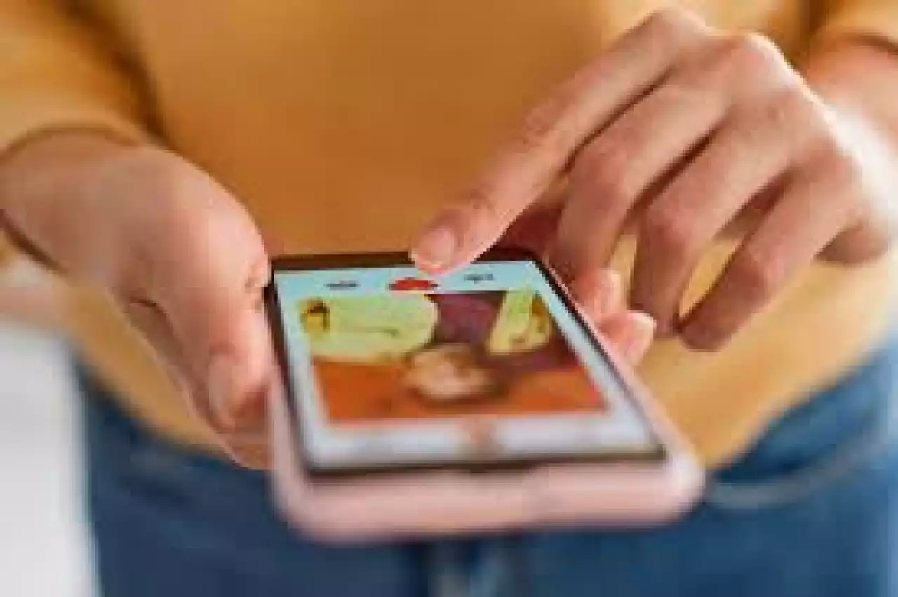 Tinder арқылы танысқан: жас жігіттен 4 млн-нан астам теңге алған астаналық сотталды