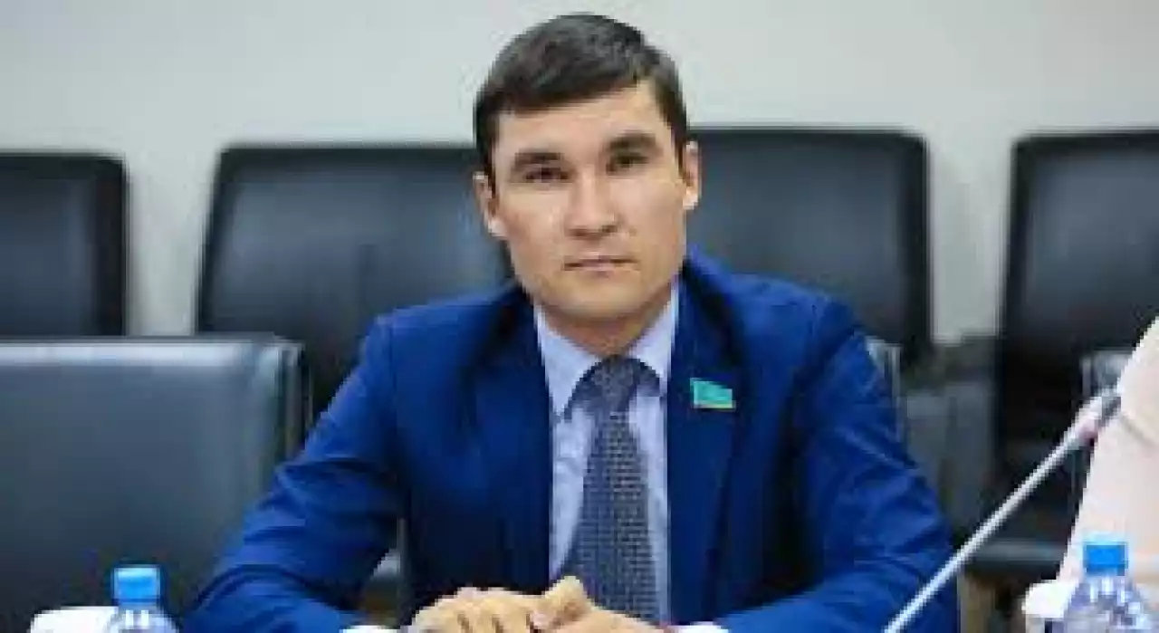 Серік Сәпиев орынбасарымен болған төбелеске қатысты мәлімдеме жасады