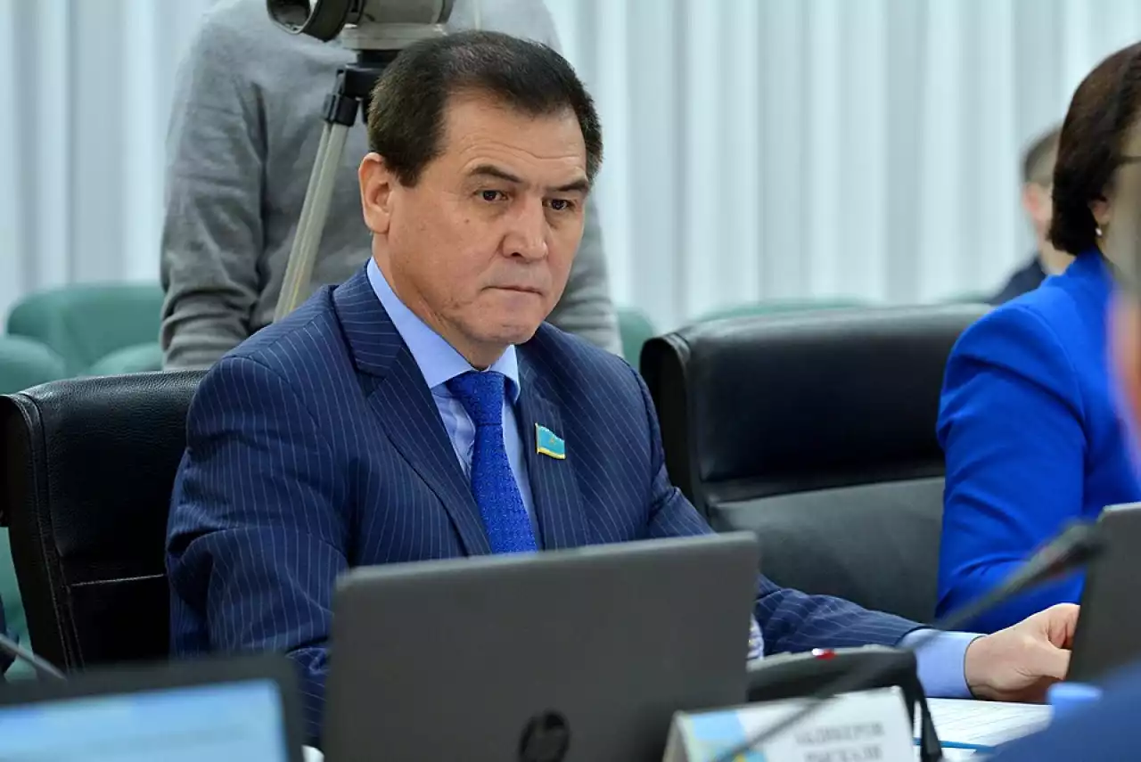 Конституциялық комиссия екінші отырысында «Құрылтай», «Халық кеңесі» бөлімдері бойынша нормаларды талқылады