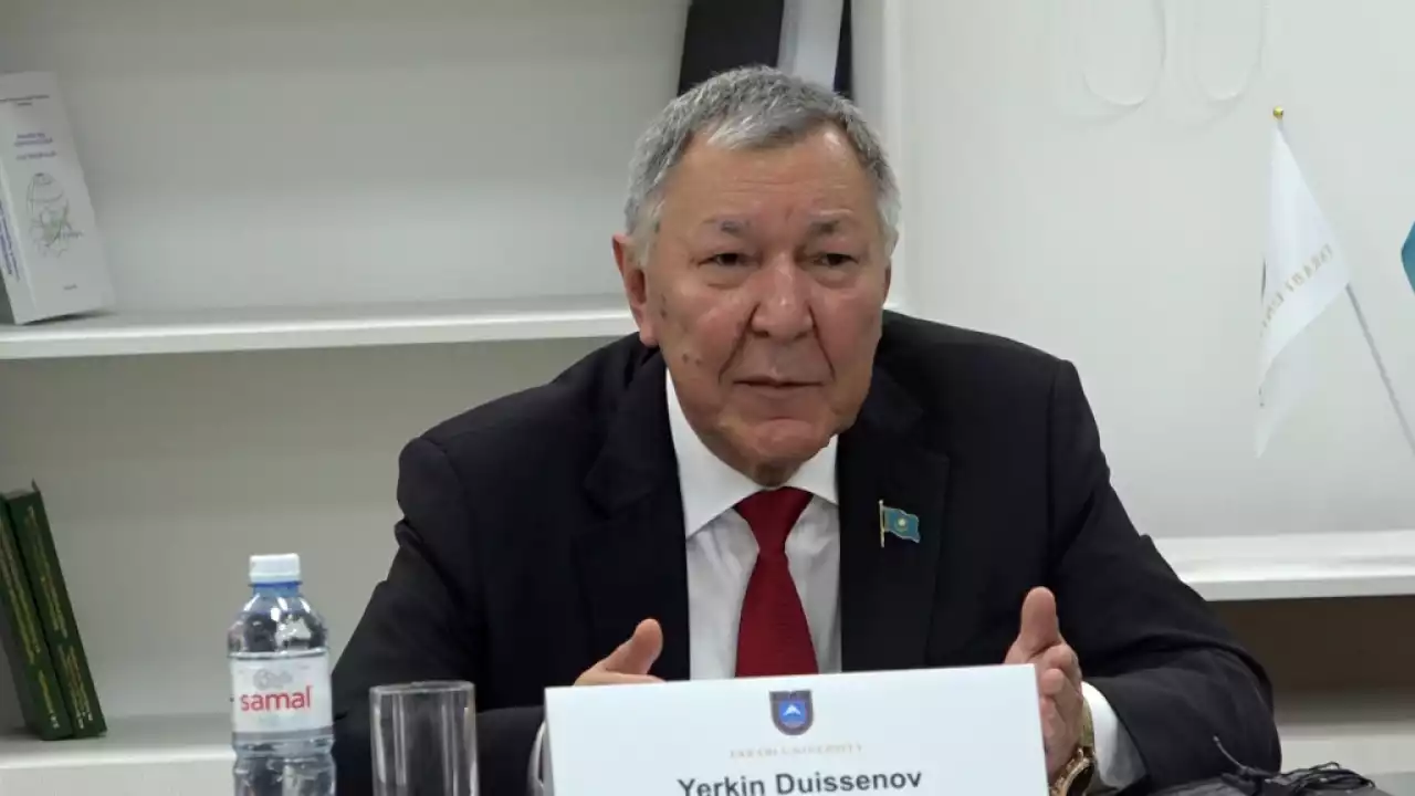 «Еңбек бостандығының» орнына «еңбекке құқық» – белгілі заңгер Конституцияға өзгерістер туралы пікір білдірді