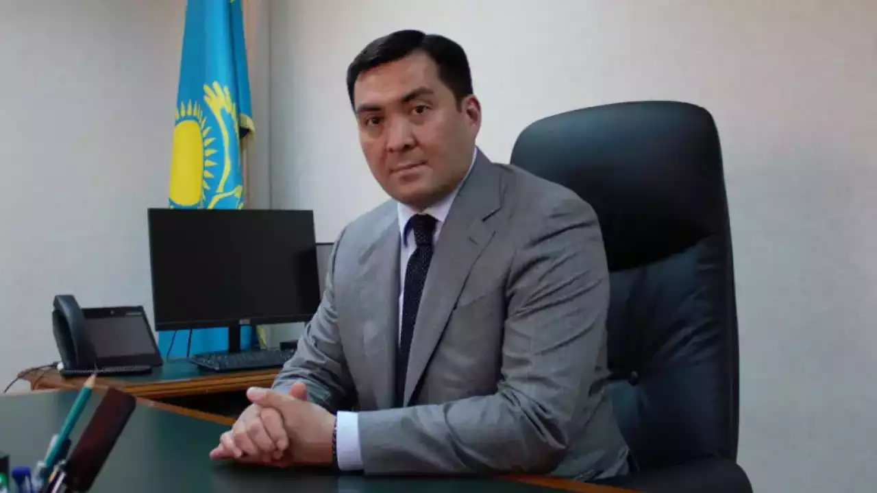 «Бір айлыққа қарап отырмын, басқа табысым жоқ»: Энергетика министрі табысы туралы