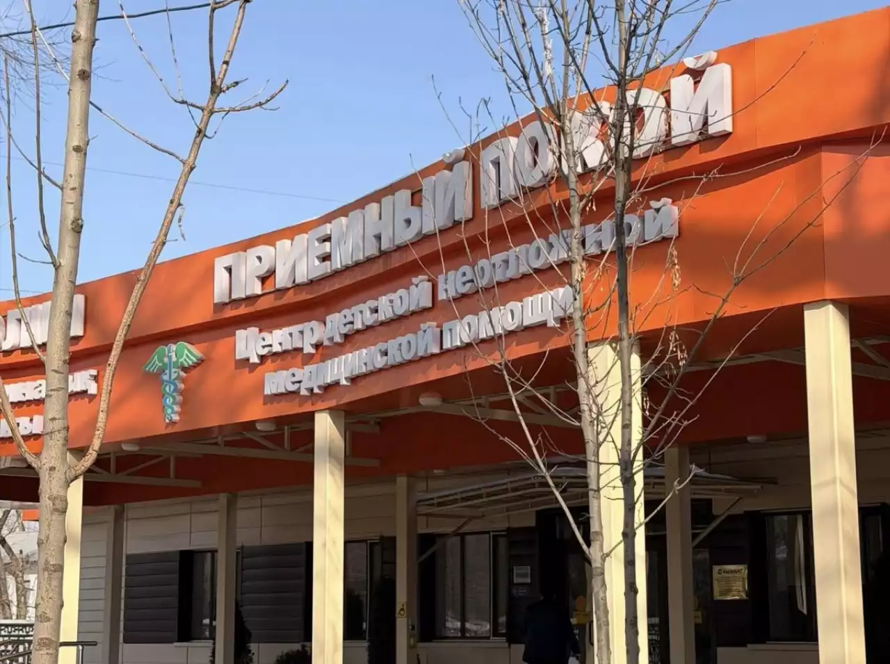 «Қызым буллингтің кесірінен суицид жасады»: кәсіпкер Алматыдағы элиталық мектепті салғырттық танытты деп айыптады