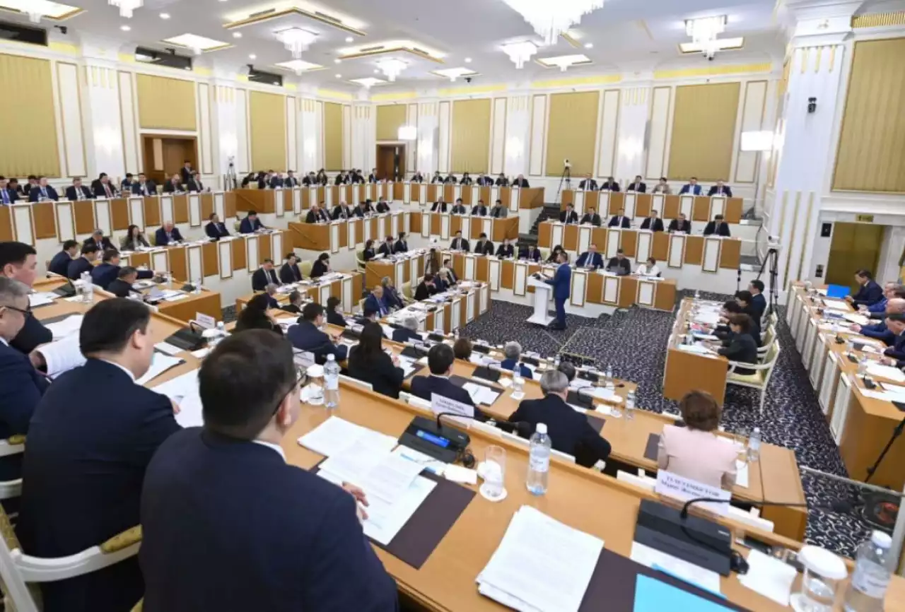 Конституциялық құрылым түбегейлі өзгеріп, азаматтардың қатысуы мен құқықтары кеңейтіледі