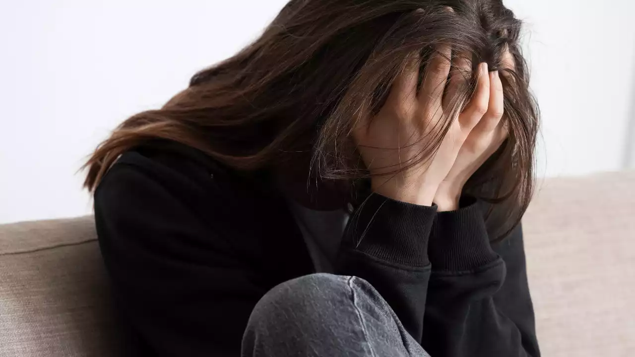 Алматыда бәз біреулер 13 жастағы оқушының суреттерін пайдаланып интимді қызмет ұсынған