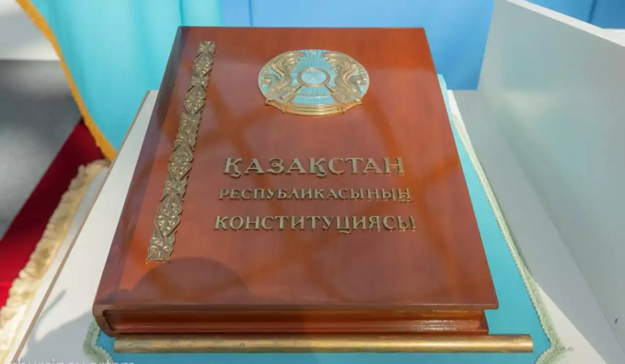 «Мемлекеттік биліктің бірден-бір қайнар көзі — халық екені айқын көрсетілген»: Өзбекстанның ғылыми қызметкері жаңа Конституциялық жоба туралы
