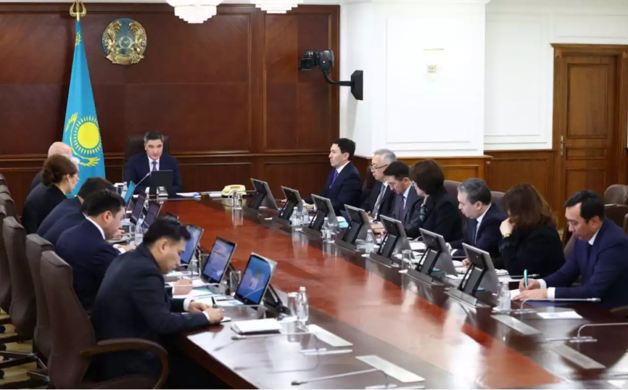 Олжас Бектенов Президенттің Үкіметтің кеңейтілген отырысында берген тапсырмаларын жүзеге асыру жөнінде кеңес өткізді