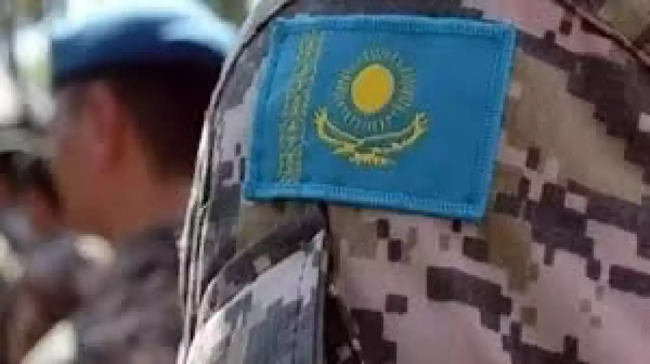 Отарда әскери бөлімде сарбаз соққыға жығылды: жақ сүйегі мен мұрны сынған