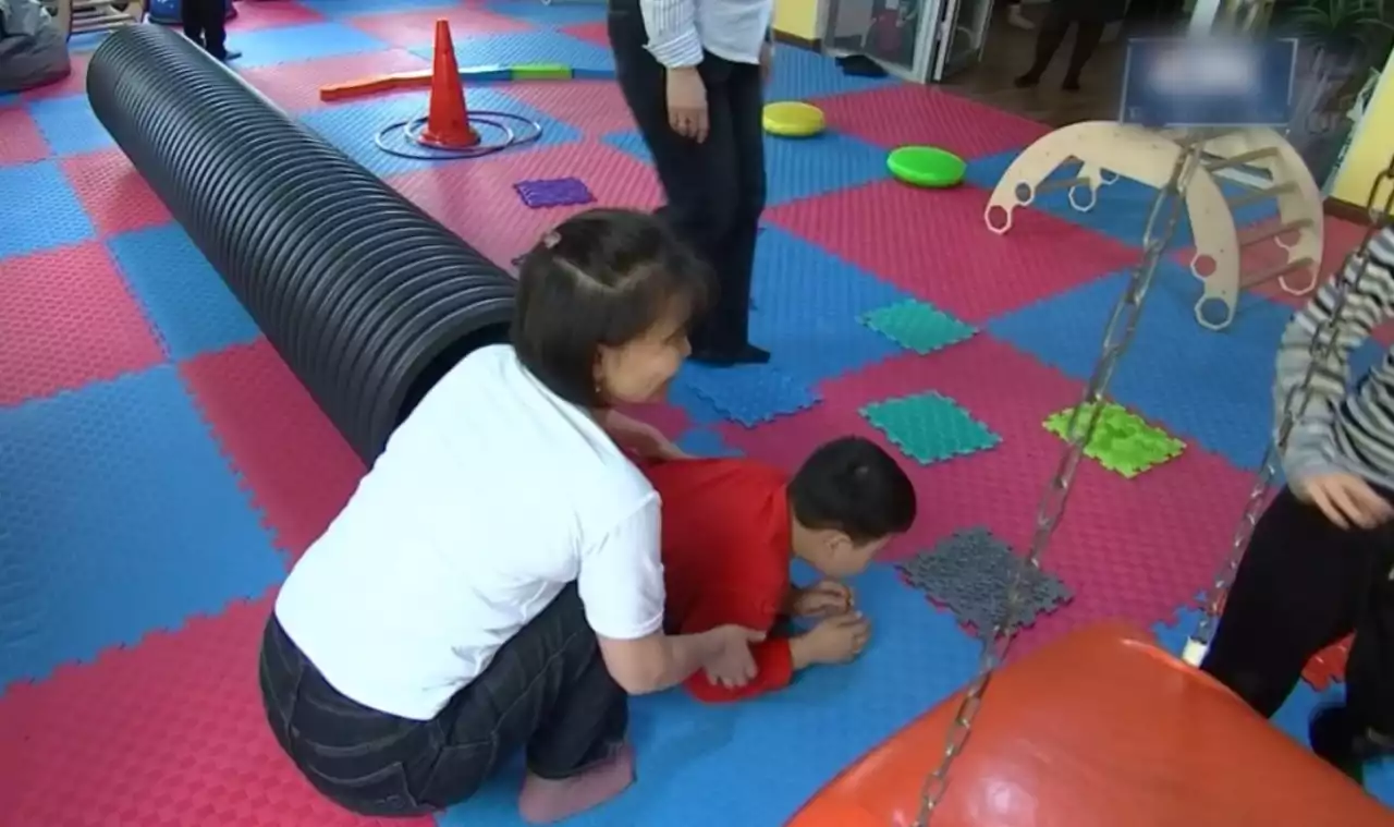 Алматыда ерекше балалар оқитын мекемені қаржыландыру тоқтатылды: оқушылар мәжбүрлі түрде демалысқа жіберілді