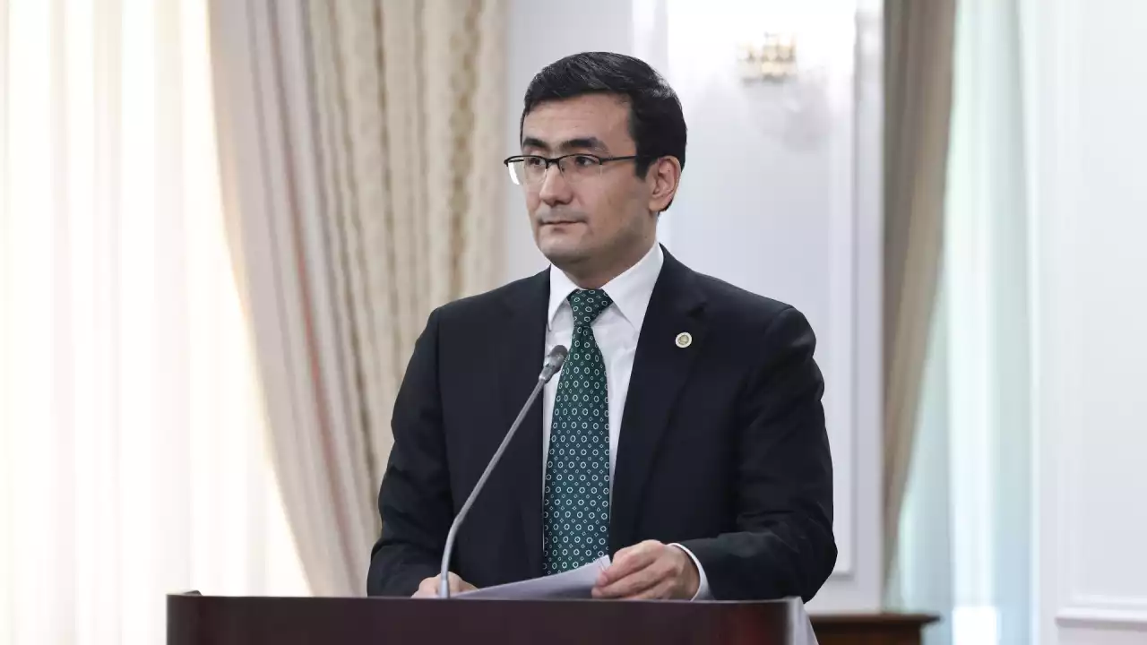 «Жұмыс істеудің орнына шай-кофе ішіп отырады»: "Бәйтеректің» басшысы Президенттің сынына жауап беріп, қызметкерлерінің жұмысы көп екенін айтты