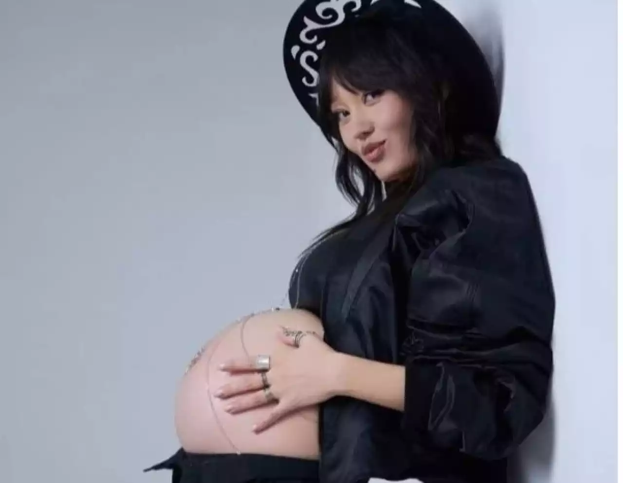 «Күтпедік»: Мархаба Сәби жүкті екенін көрсетті