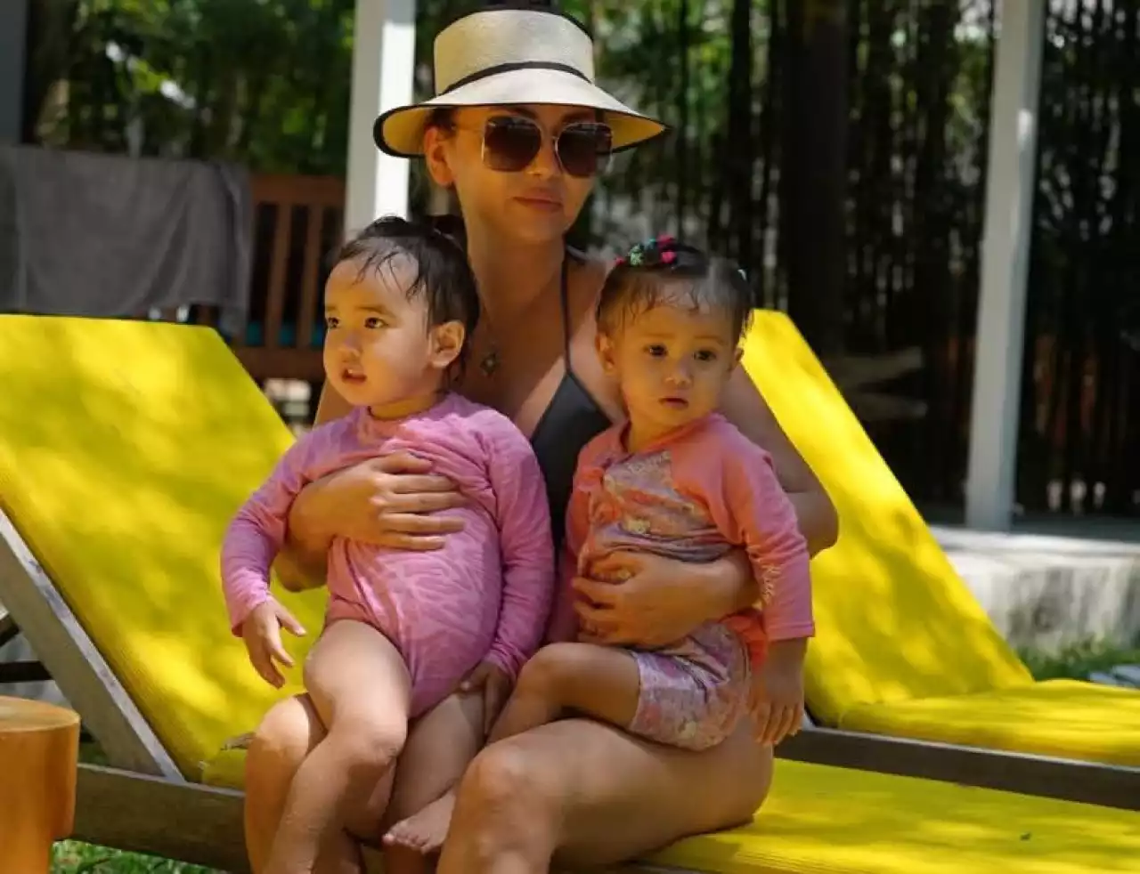 "Алиса анасына, Алма әкесіне қатты ұқсайды": Баян Алагөзованың кенже қыздары көпшіліктің жүрегін елжіретті