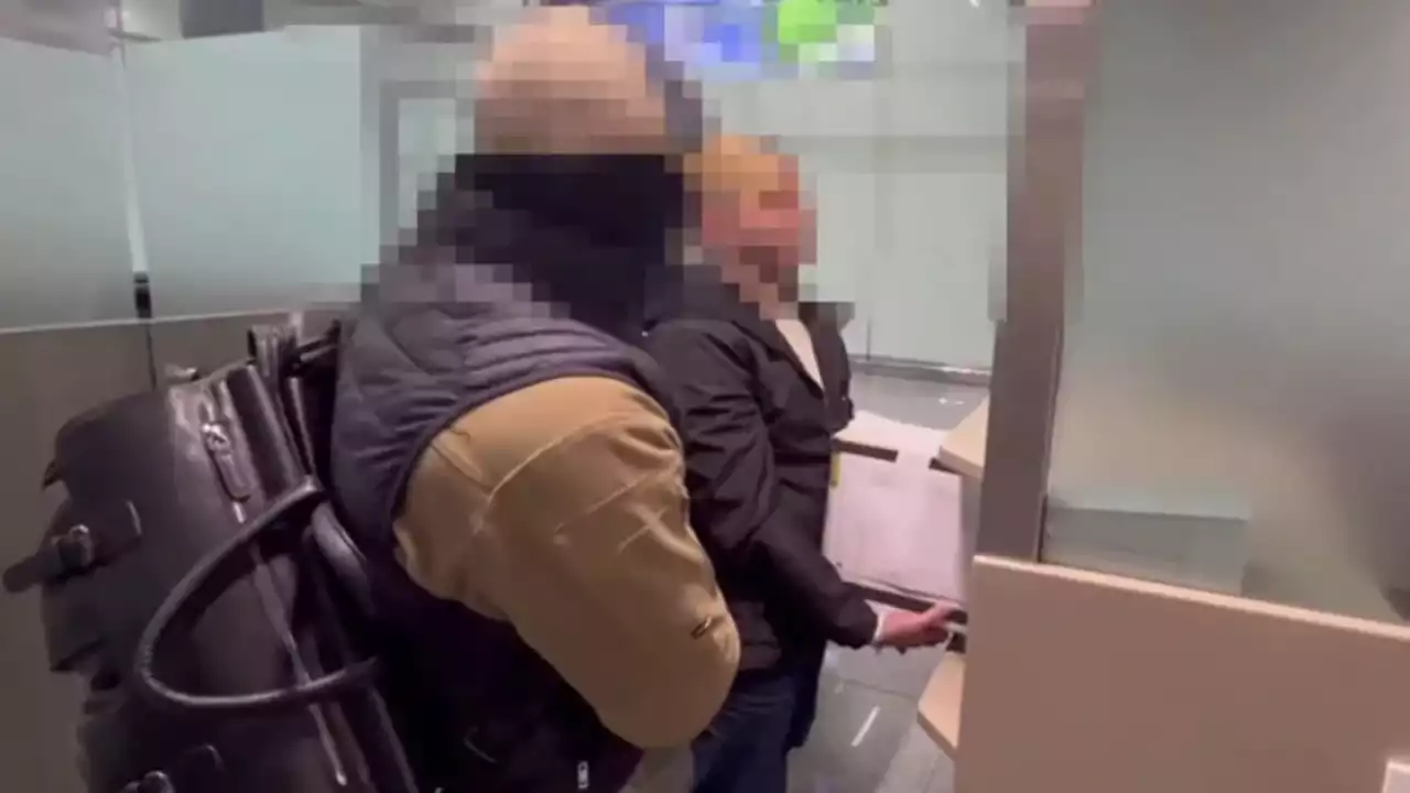 Шымкентте төрт адамды ақшалай және жер учаскілерін иемденген: Түркияға қашып кеткен қазақстандық елге жеткізілді