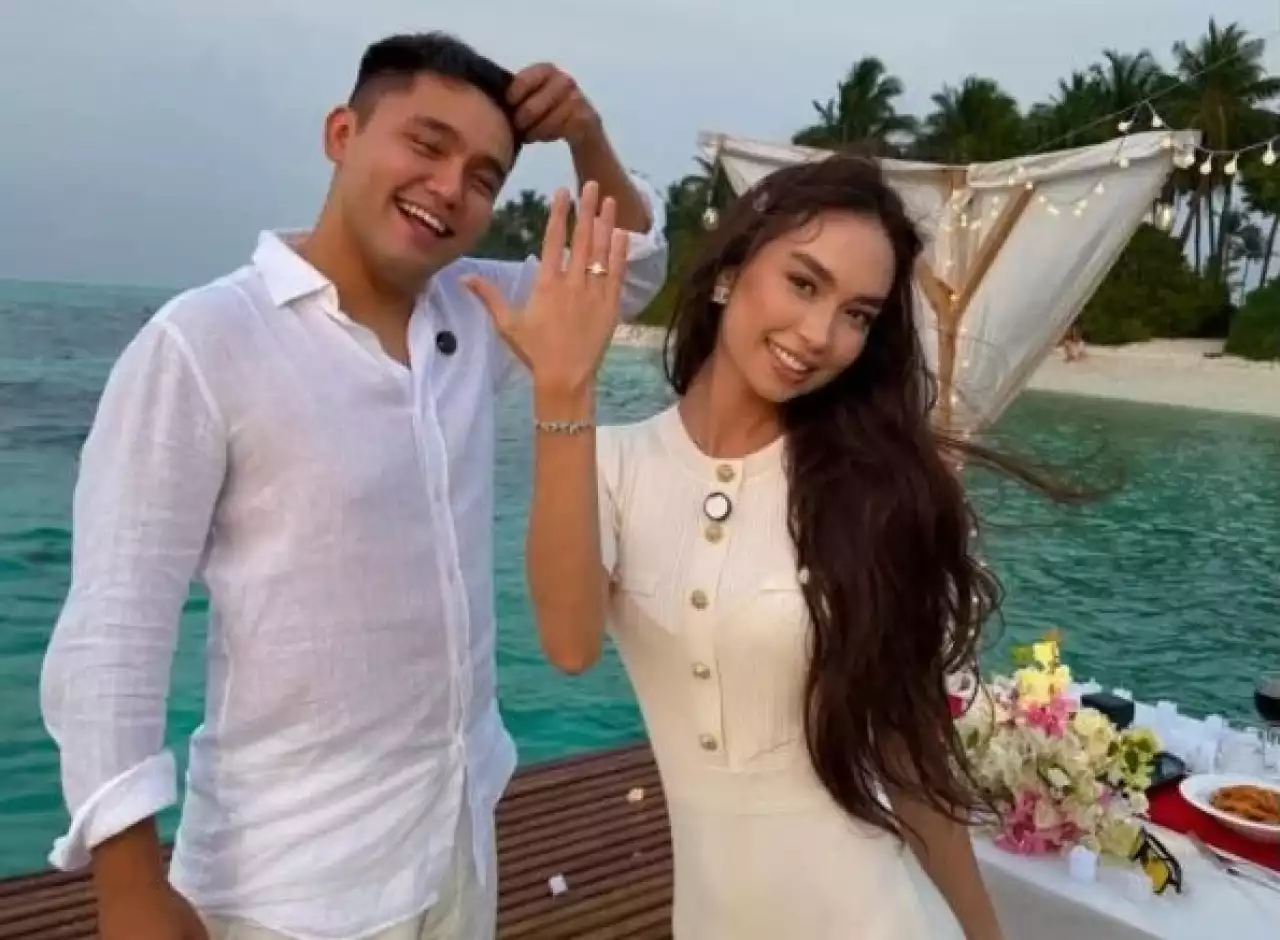 Жанболат пен Жазираның ұлы Мальдив аралдарында сүйіктісіне үйленуге ұсыныс жасады