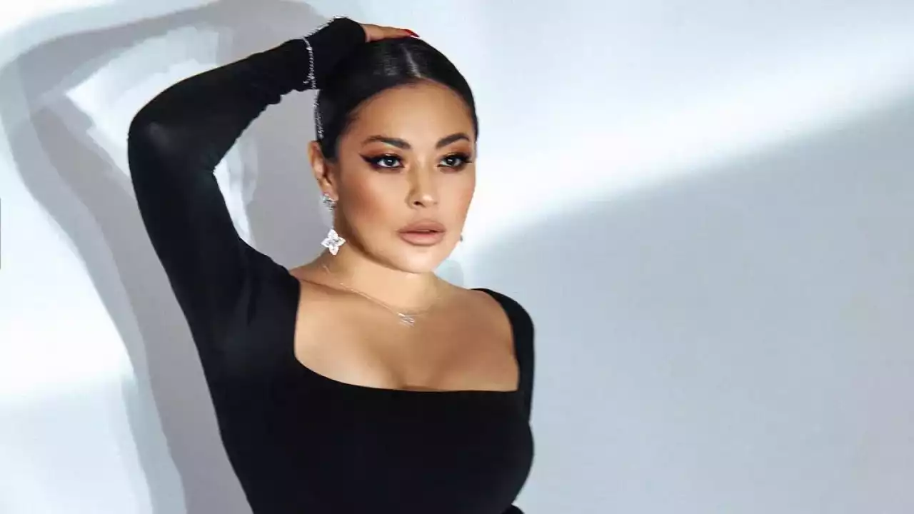 «Назарбаев ұйғыр әндерімді ұнататын»: Дильназ Ахмадиева бұрынғы президенттің кезінде той-томалақ көп болғанын жасырмады