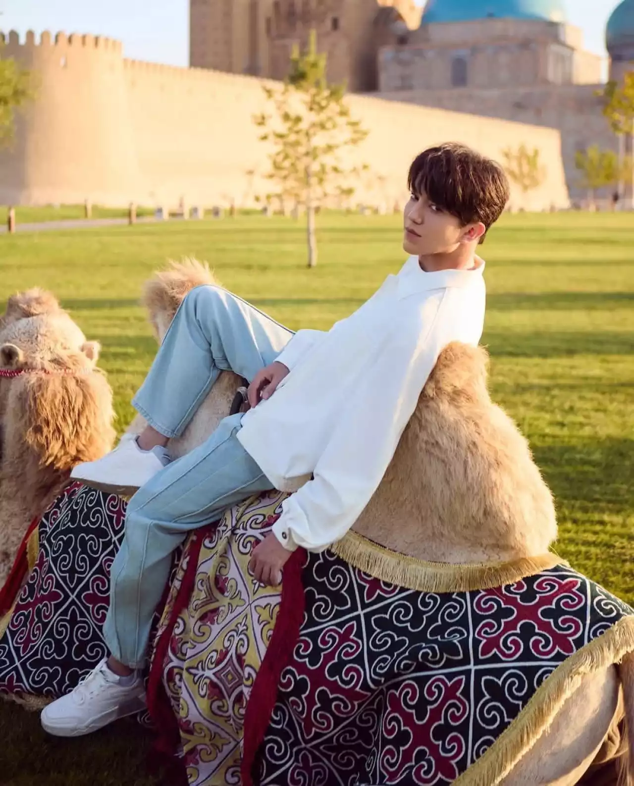 Димаш Құдайберген Түркістанда ерекше фотосессия өткізді