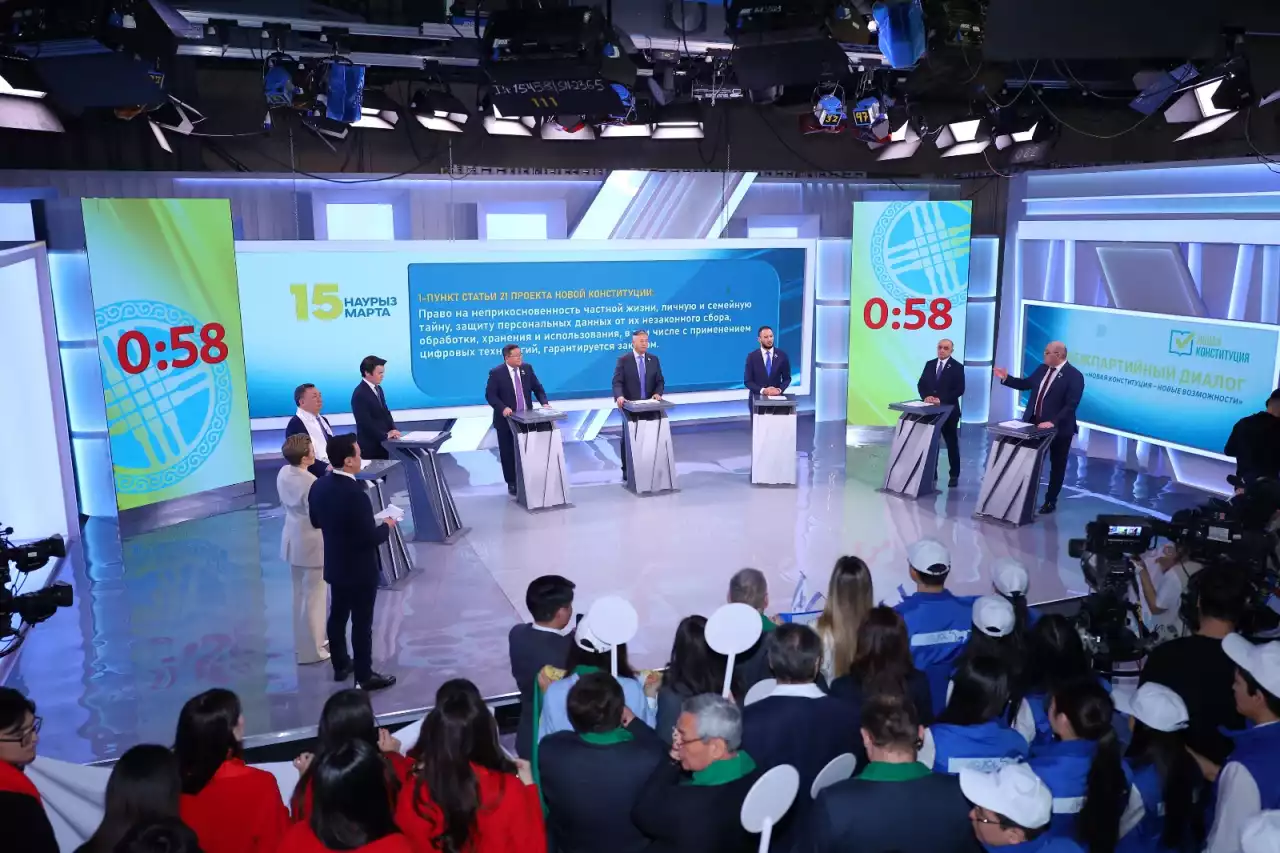 Партияаралық диалогтың жаңа форматы: жаңа Конституция тікелей эфирде талқыланды