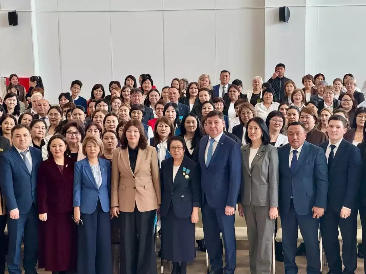 Мемлекеттік кеңесші Жалпыұлттық коалицияның мүшелерімен бірге Абай облысының тұрғындарымен бірқатар кездесу өткізді