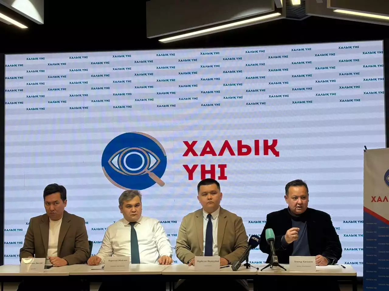 Тәуелсіз бақылаушылардың болуы  – қоғамдық жауапкергілік: «Халық үні» тобы референдумды бақылайды