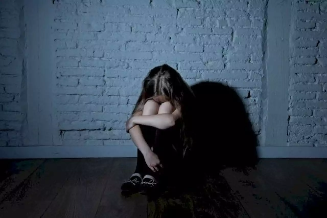 «Қызды жалаңаш суретке түсірген»: Қостанайда әйел бұрынғы күйеуінің асыранды қызын қорлағанын айтты