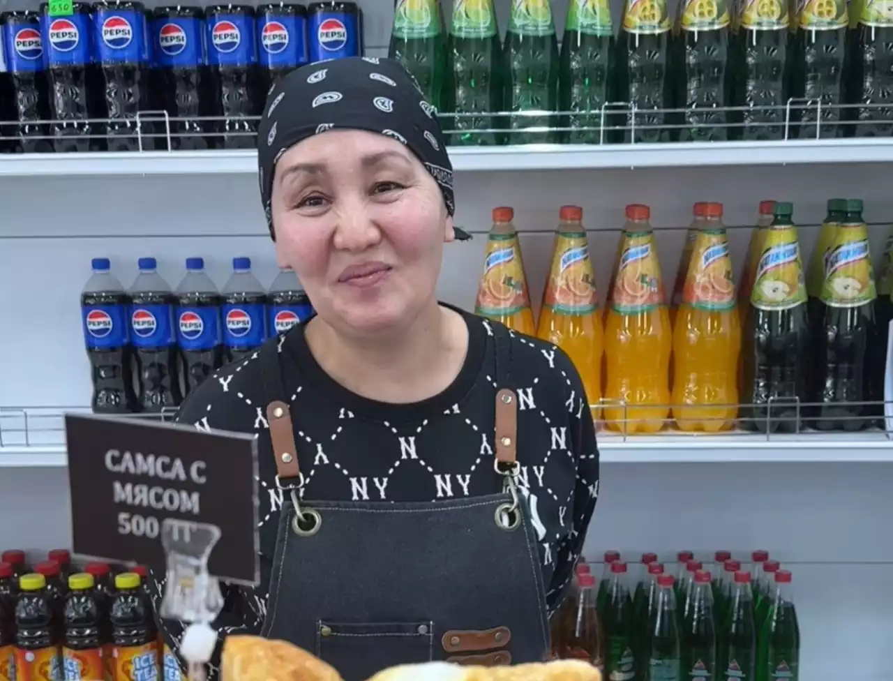 Алматыда 7 баланың анасы мерекеге сыйлық ретінде бір күн жұмысқа шықпауды армандайды (Видео)