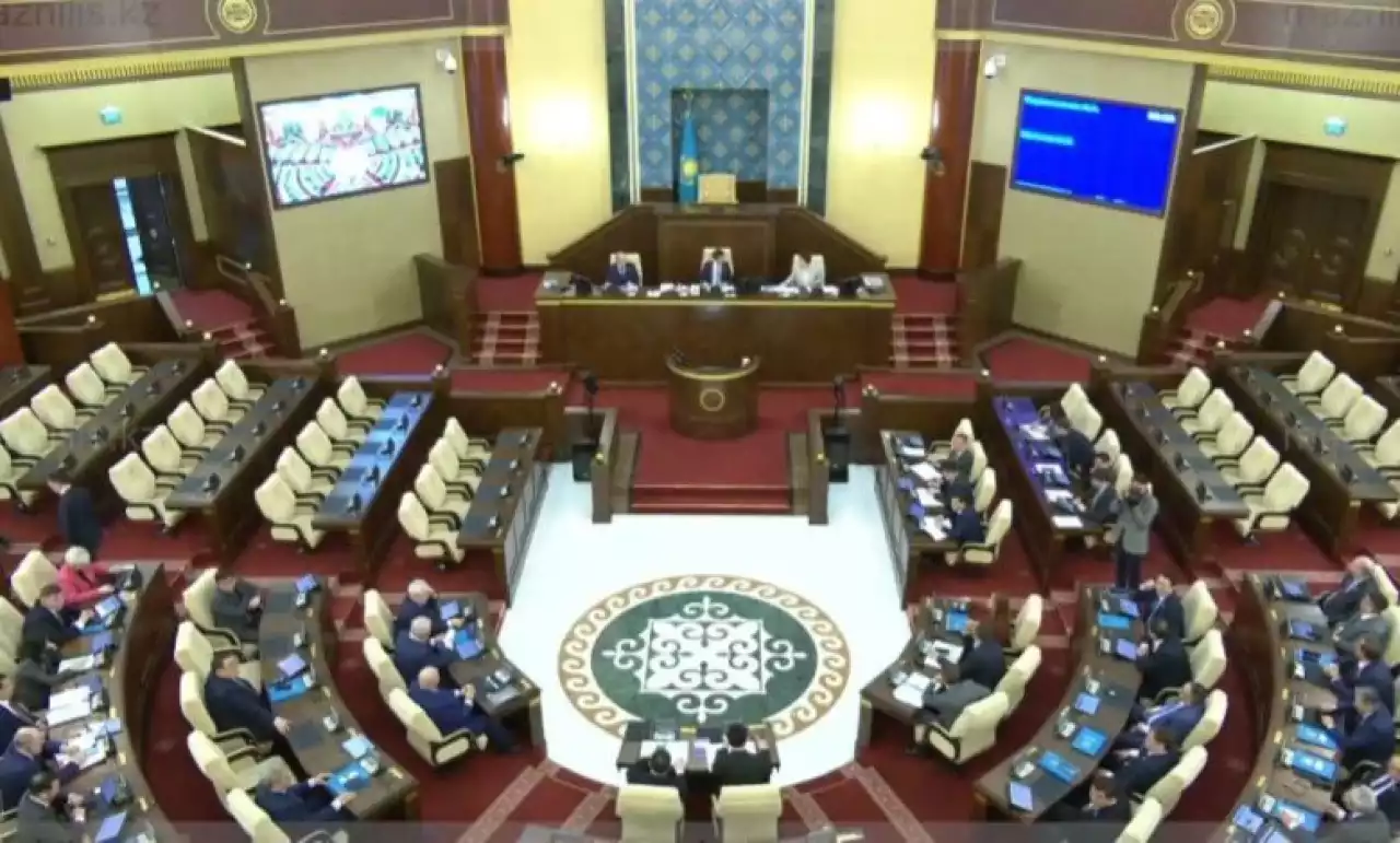 Мәжіліс депутаттары жаңа Конституция жобасындағы қоғамда қызу талқыланып жатқан жекелеген баптар жөнінде үндеу жасады