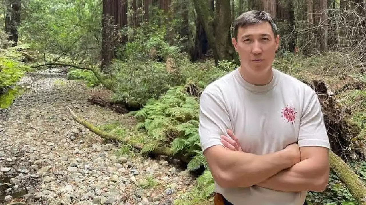 Рахат Тұрлыханов әйеліне күш көрсетті деген күдікпен ұсталды